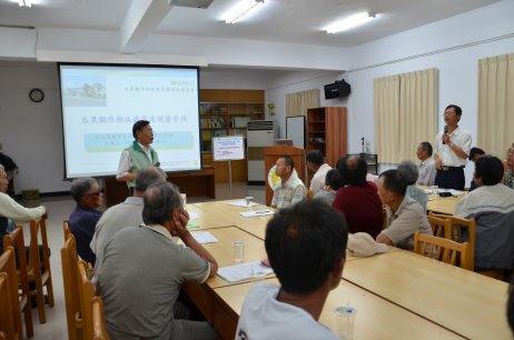 黃場長回答農民提問