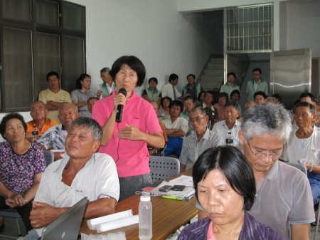 陳金鳳女士詢問灌溉用水的問題  