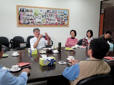 朱建鏞教授與高雄場花卉研究人員座談