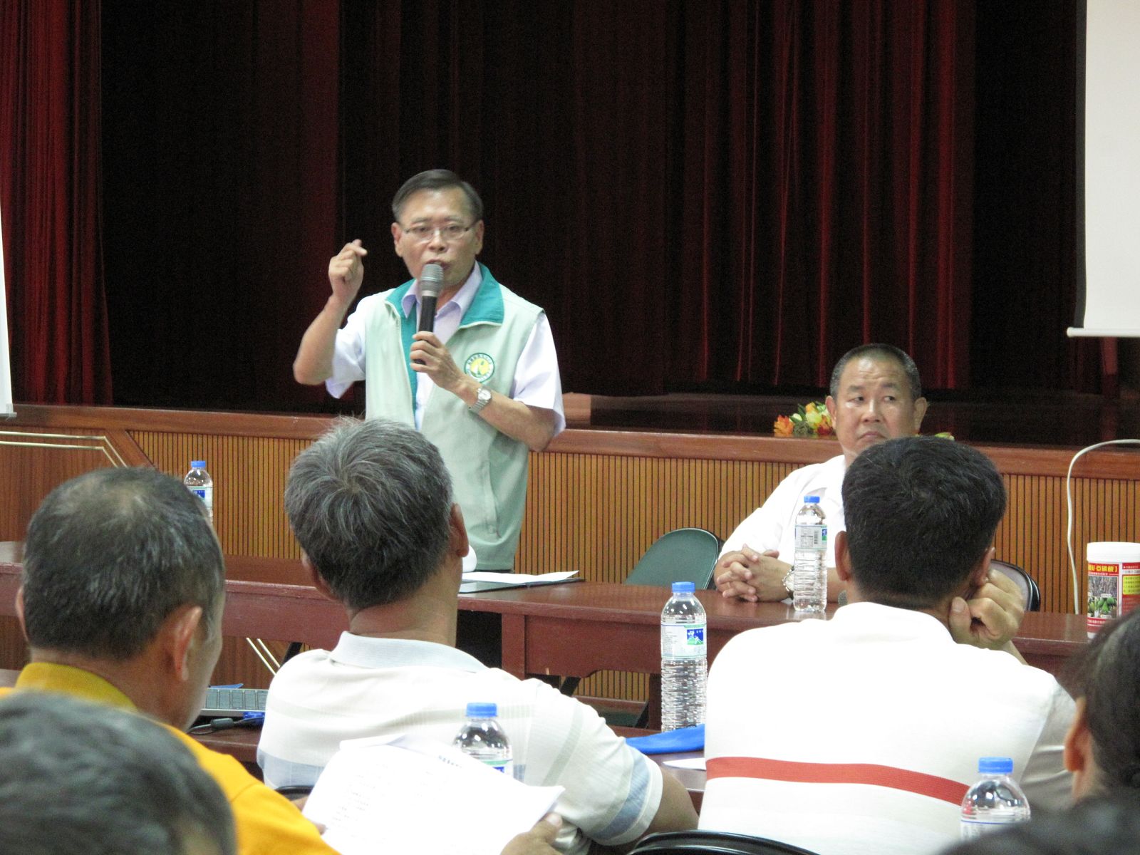 黃場長向農民說明蜜棗產業願景