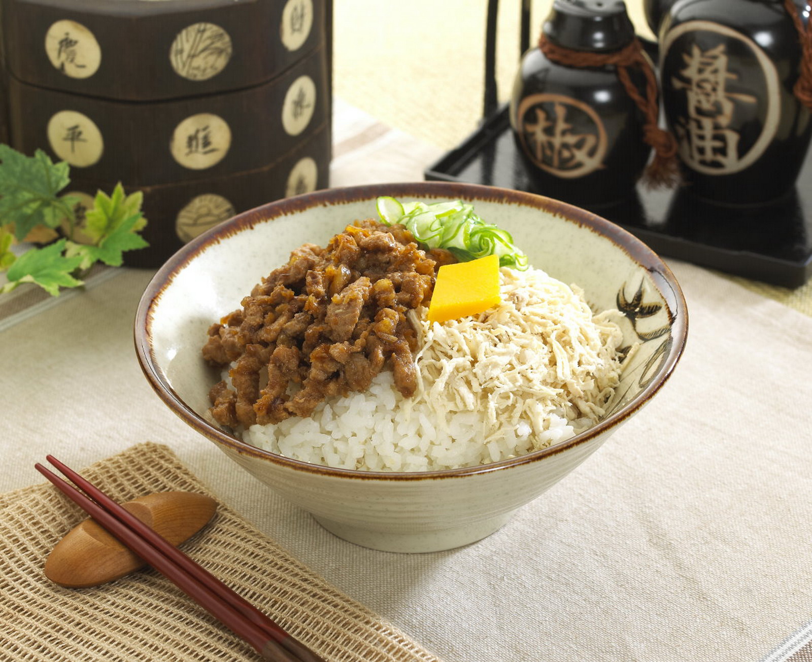 雞絲肉燥飯可稱為「國民米飯美食」