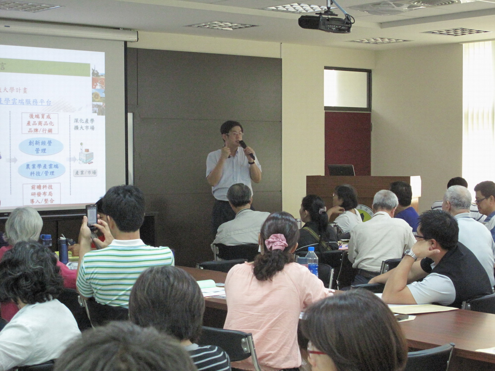 屏東科技大學龔旭陽院長介紹農業產學雲端服務平台