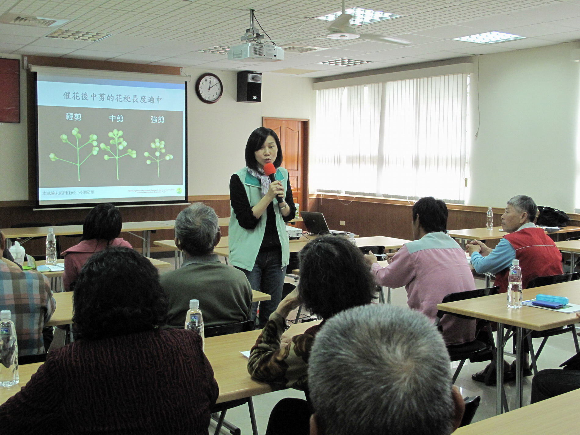 邱研究員補充說明套袋前病蟲害防治要領