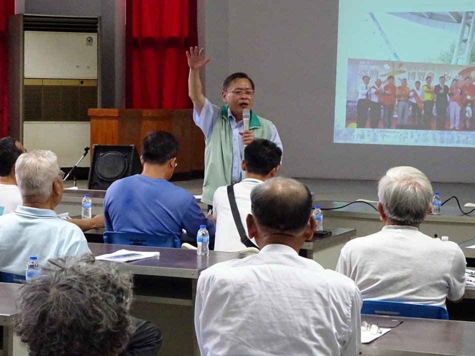 黃?昌場長說明高雄145等品種在歷年名米競賽表現成績亮麗