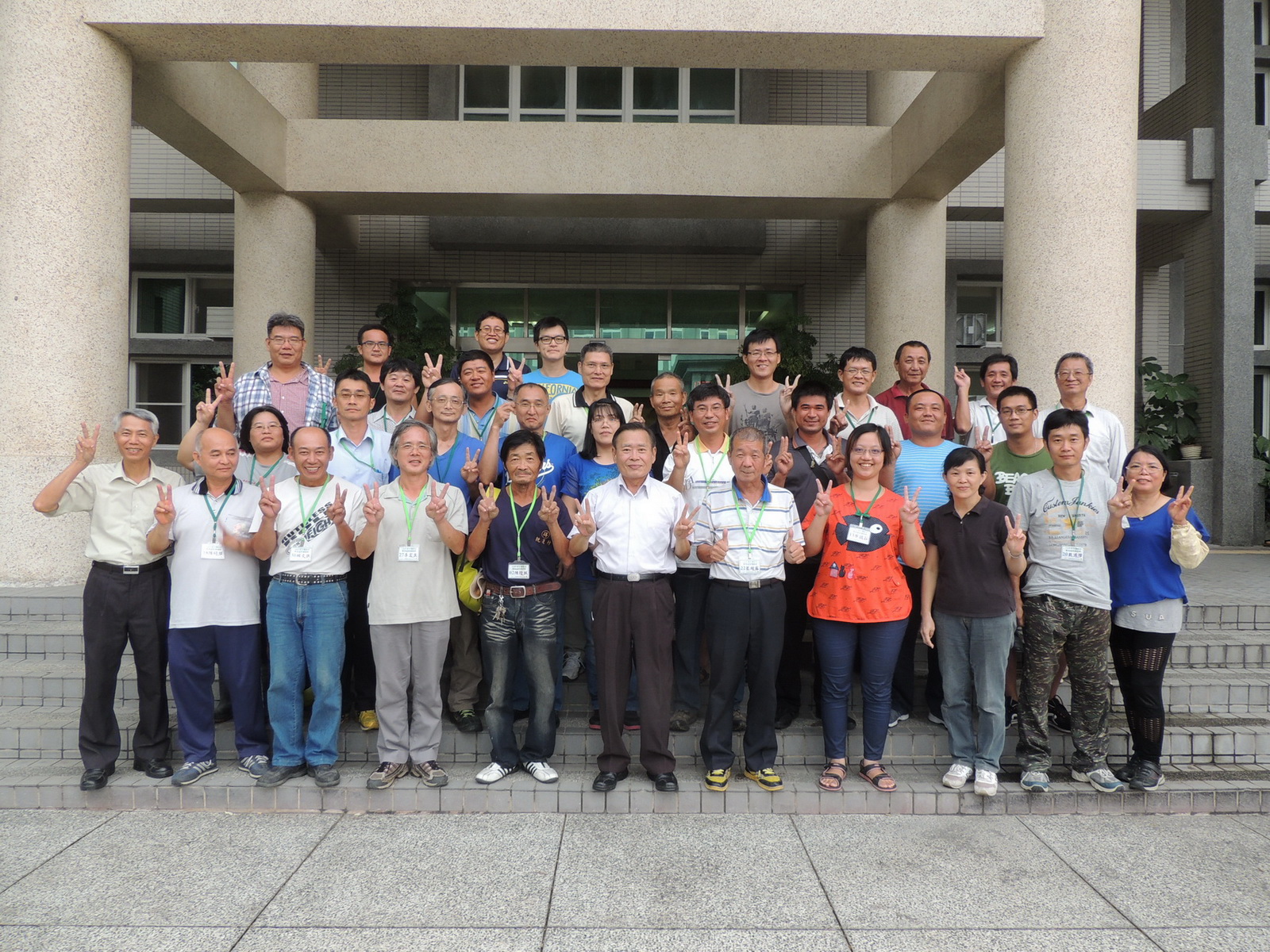 黃場長和有機班學員合影留念