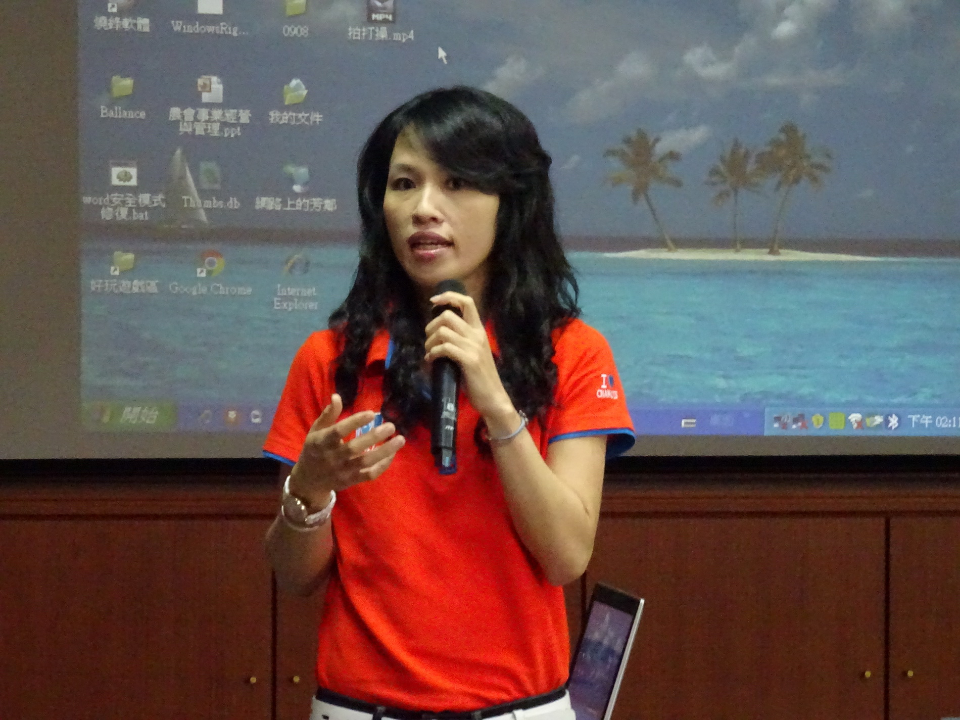 黃俐甄總幹事關心農民身心靈的健康