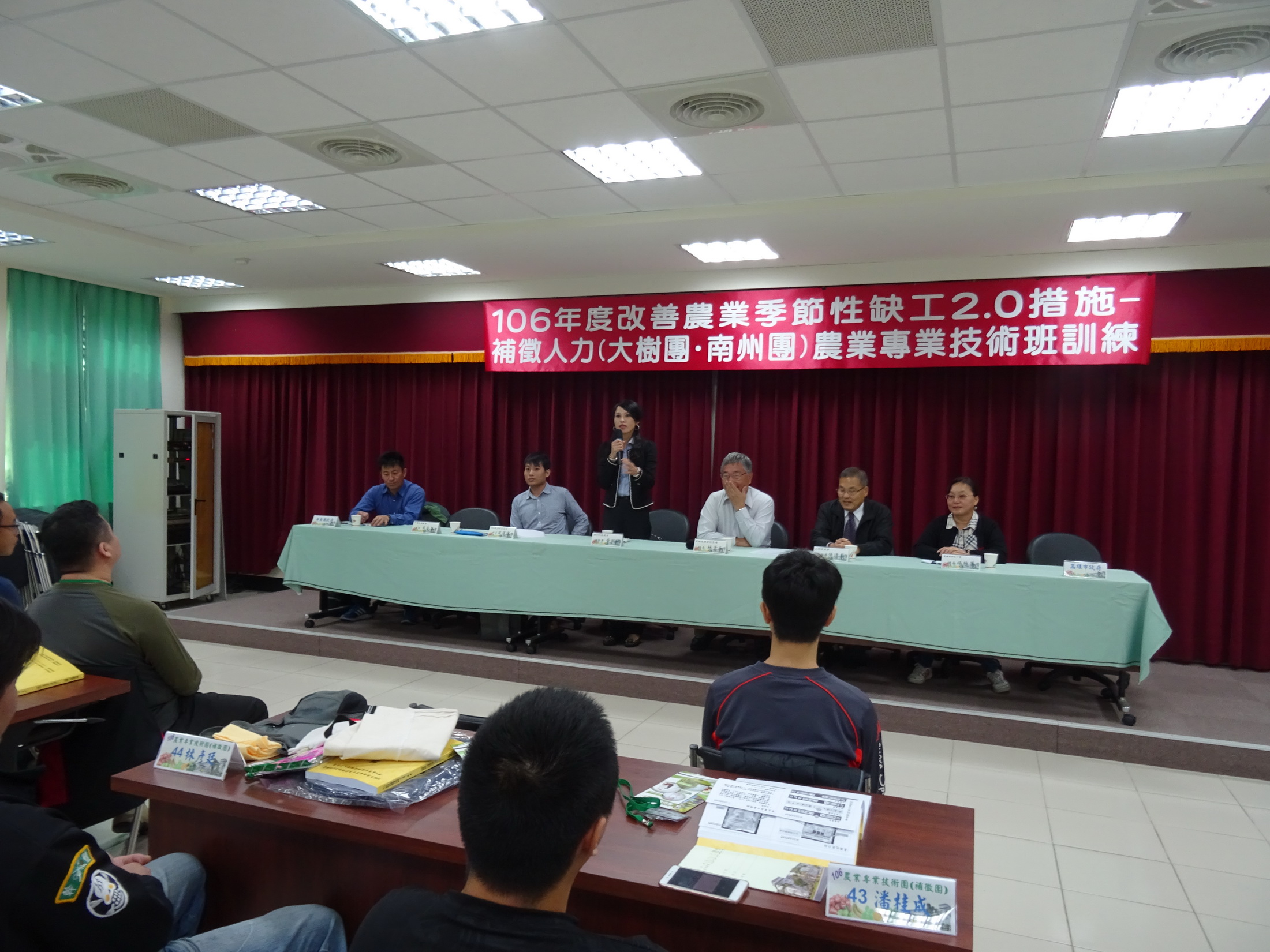 黃俐甄總幹事叮嚀學員在高雄場二週的受訓期間，努力學習提昇自己。