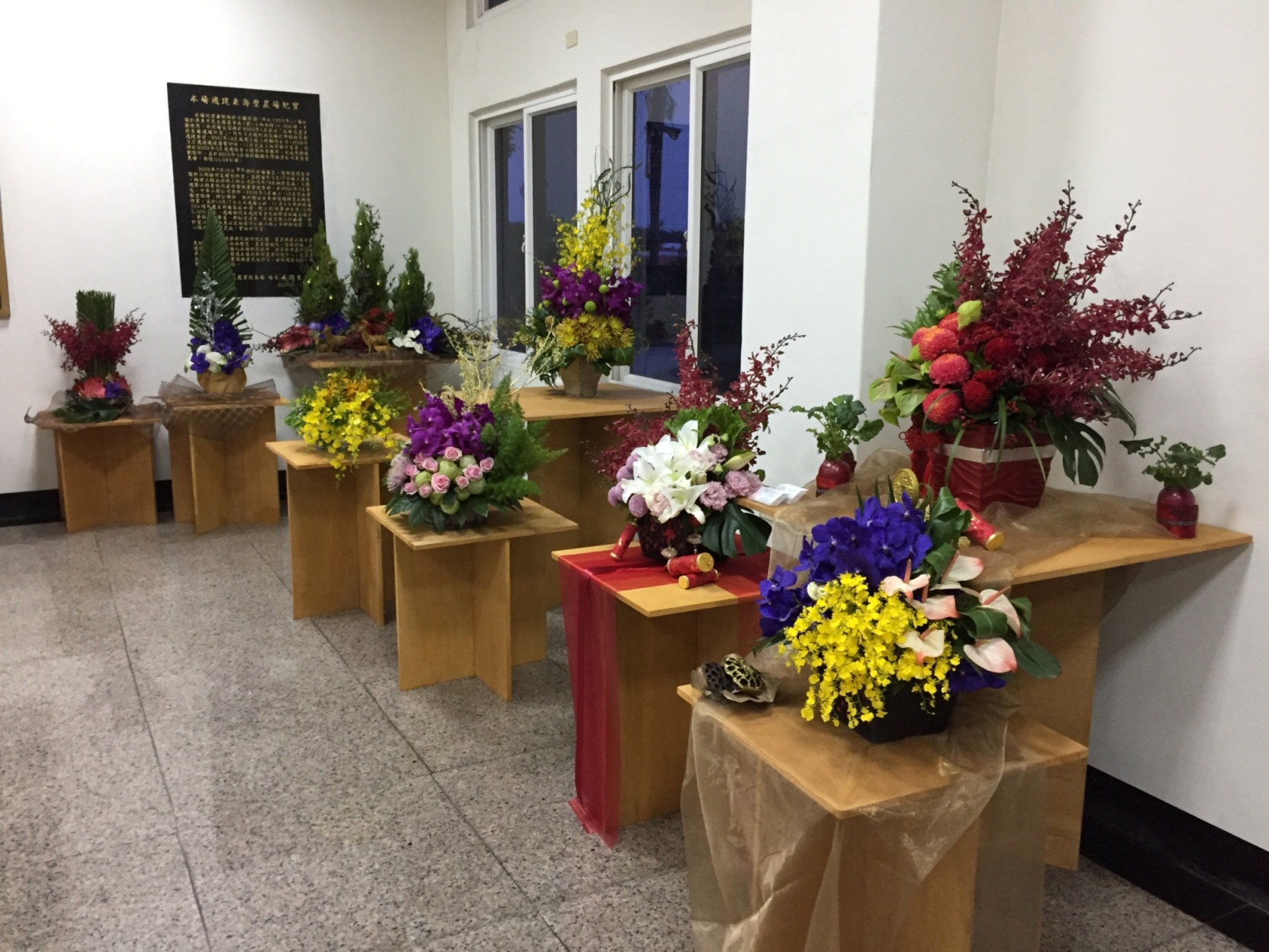 106年利用色彩鮮艷的熱帶蘭科花卉呈現多樣性的布置