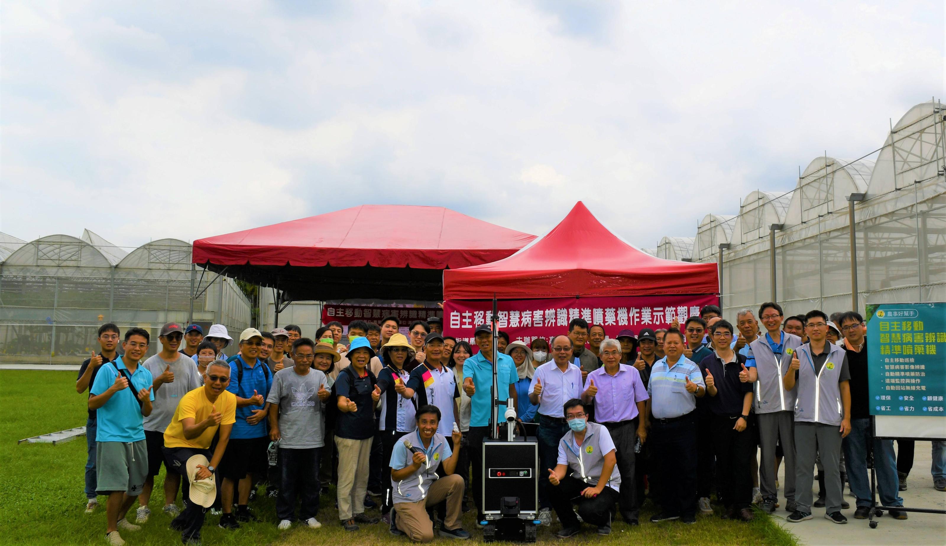 炎熱天氣下仍熱情參與的來賓