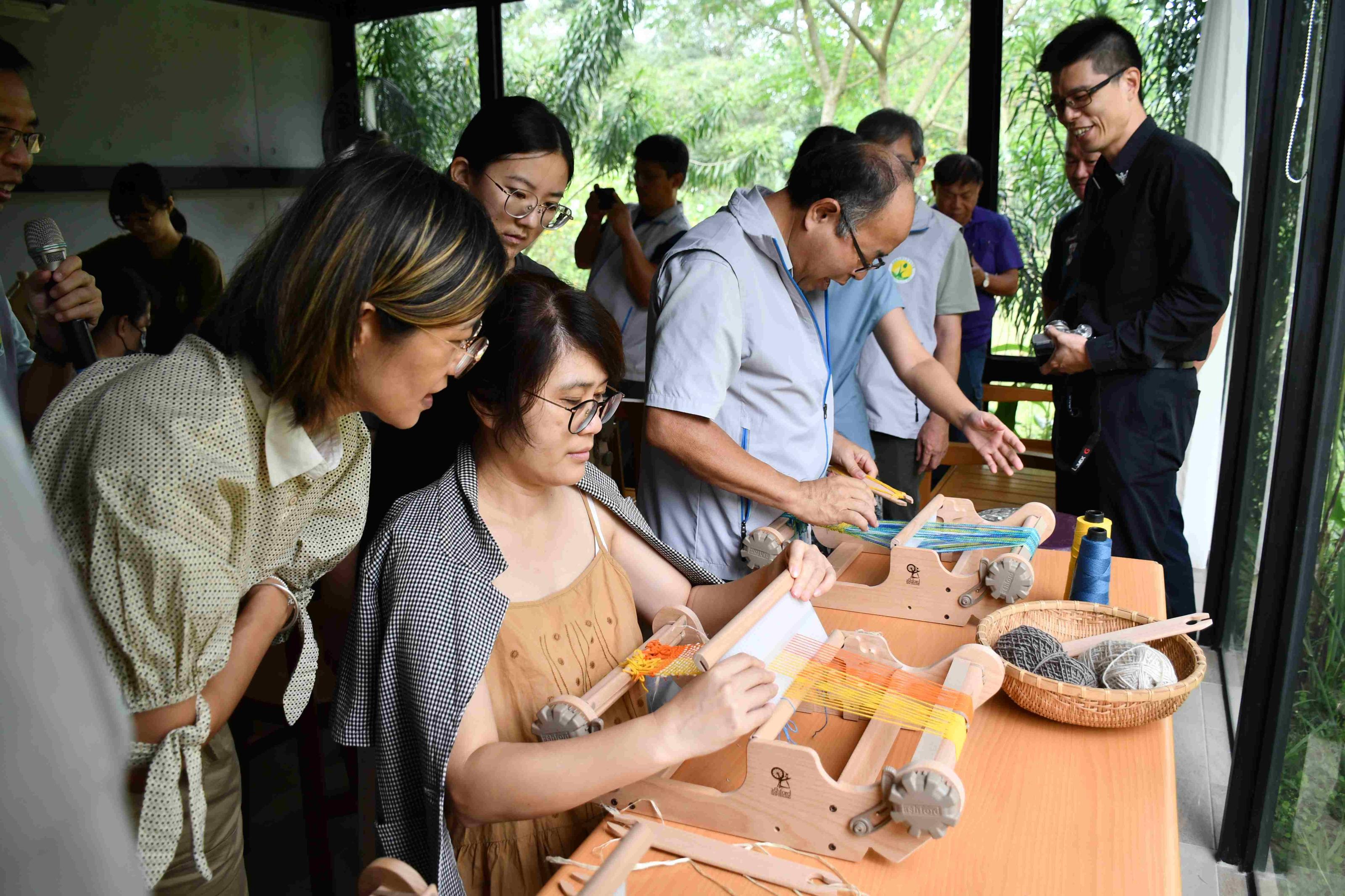 與會貴賓現場編織體驗