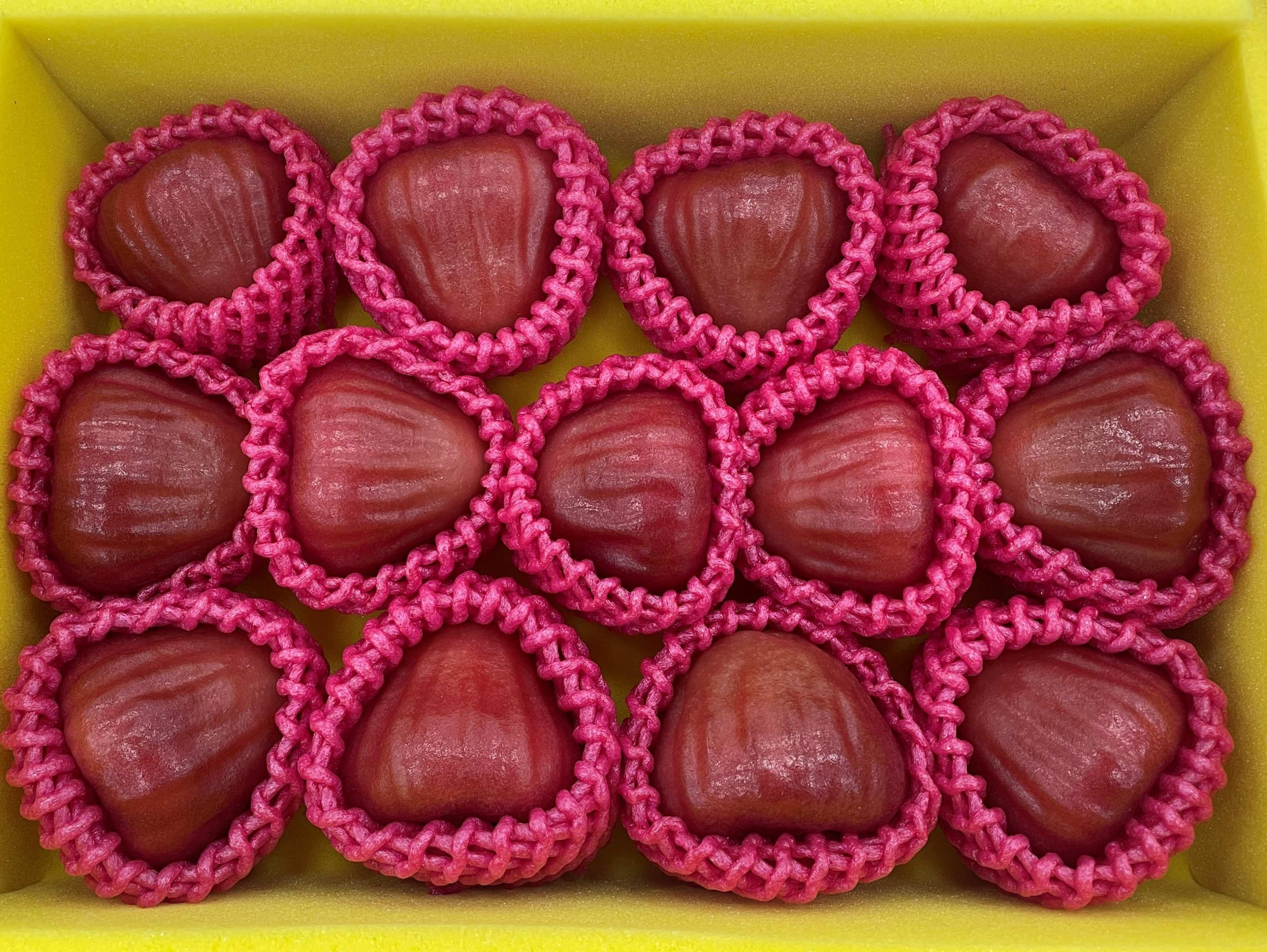 黃國霖的冠軍蓮霧色澤亮麗、口感脆甜。 黃國霖的冠軍蓮霧色澤亮麗、口感脆甜。