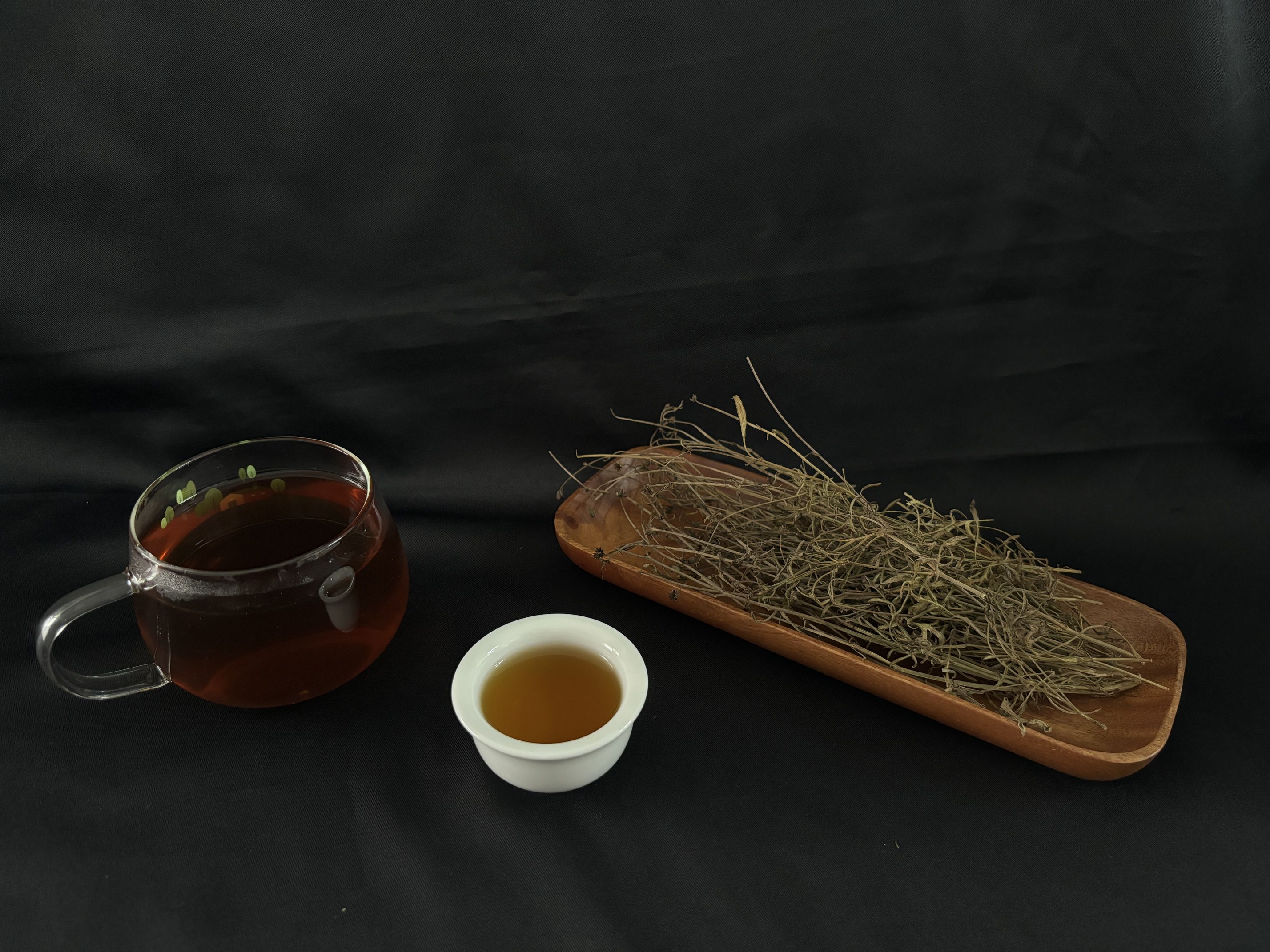圖三、風茹乾草熬煮之飲品茶湯