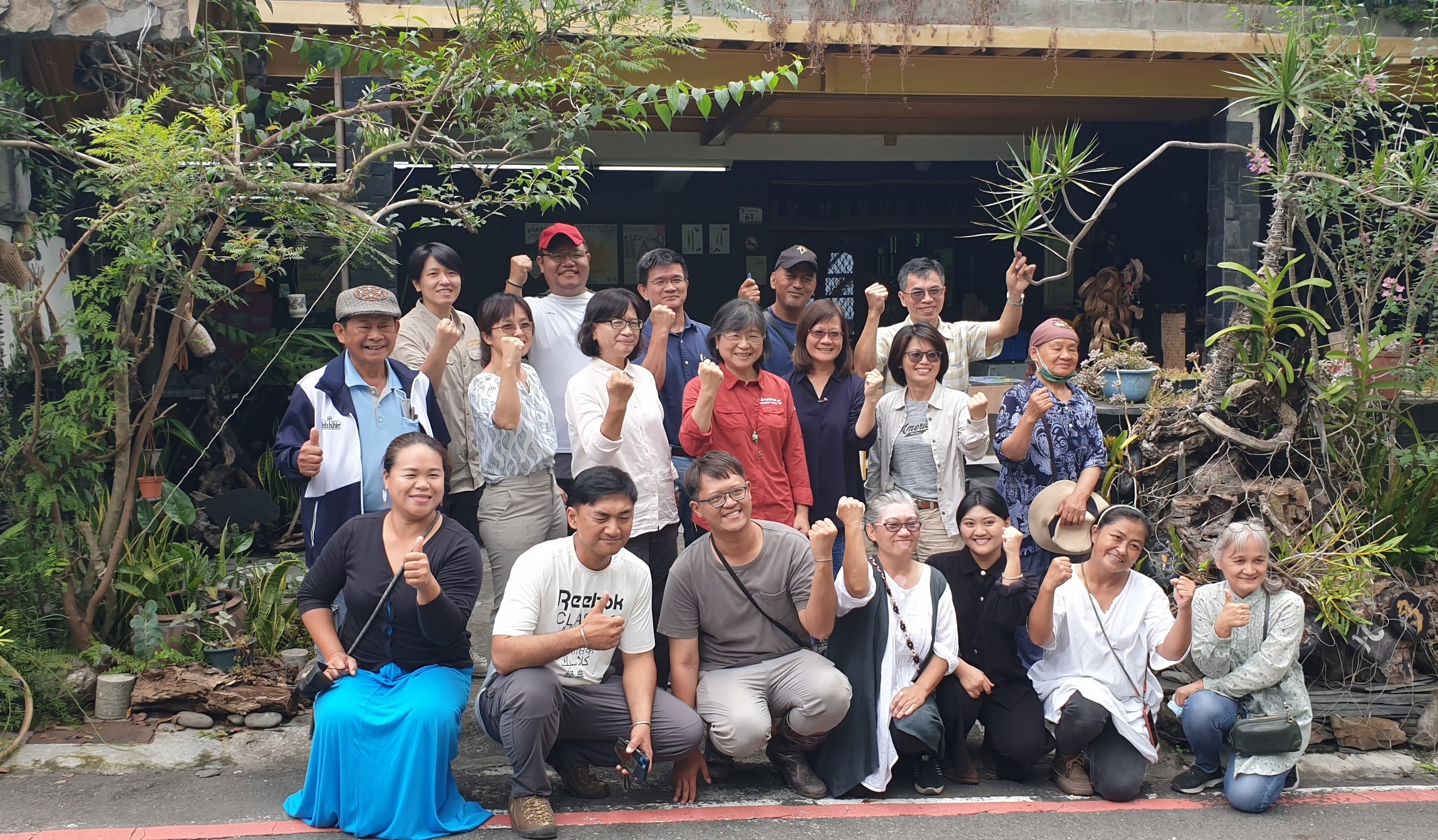 屏東縣霧臺鄉部落居民與跨領域團隊討論原鄉植物種植規劃藍圖 屏東縣霧臺鄉部落居民與跨領域團隊討論原鄉植物種植規劃藍圖