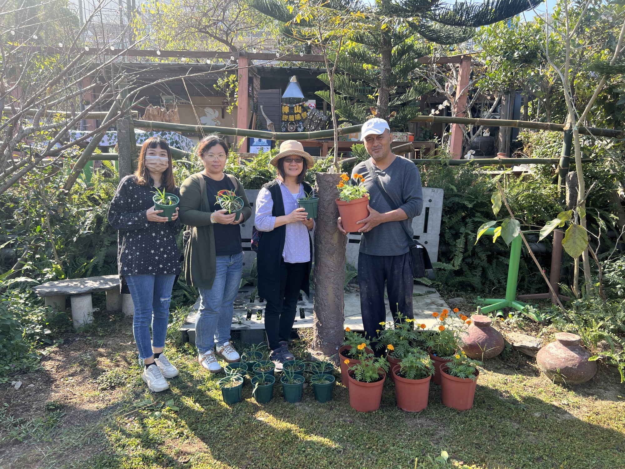 將傳統祭儀花卉種苗送回部落族人手中繼續傳承