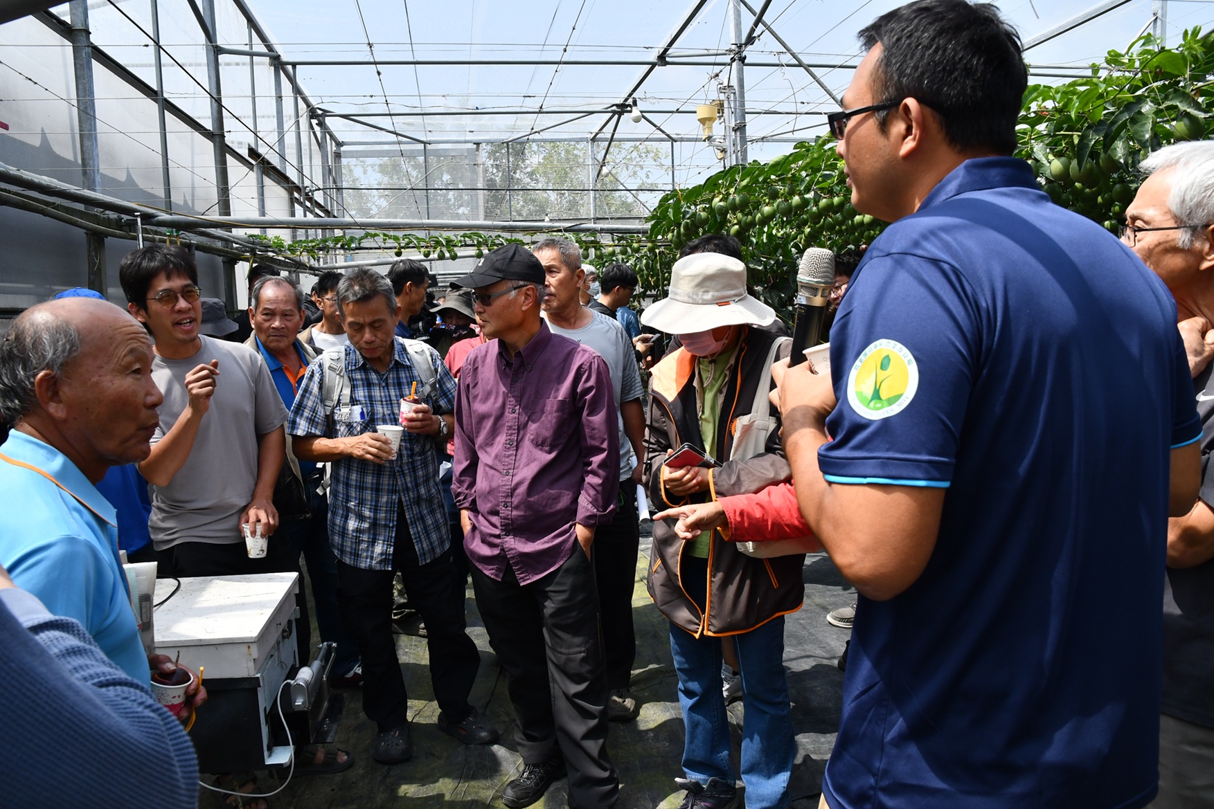 李文豪副研究員說明蜂箱啟閉結構作用原理