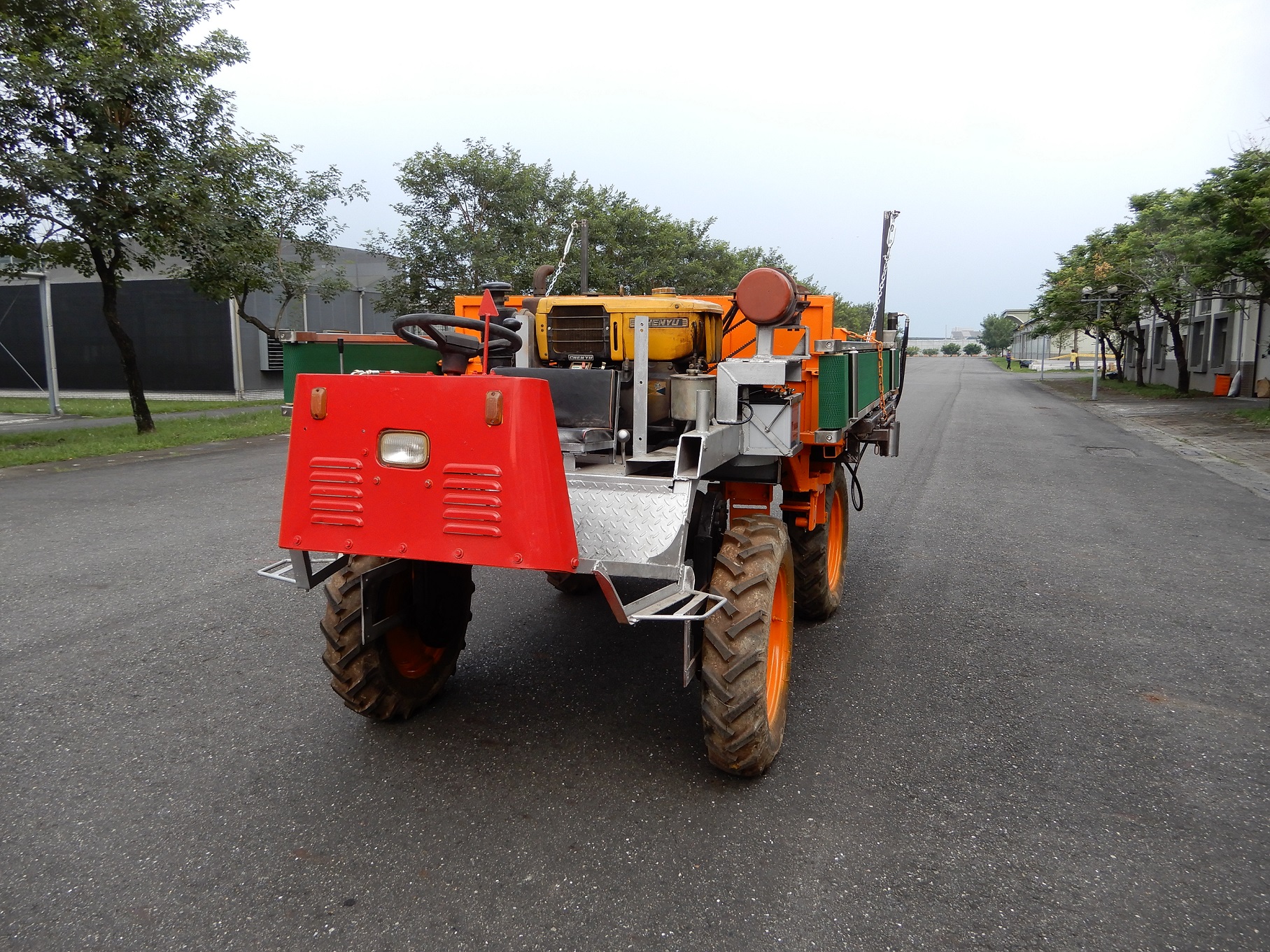 輸送帶折疊後鳳梨收穫輔助機械外觀 輸送帶折疊後鳳梨收穫輔助機械外觀