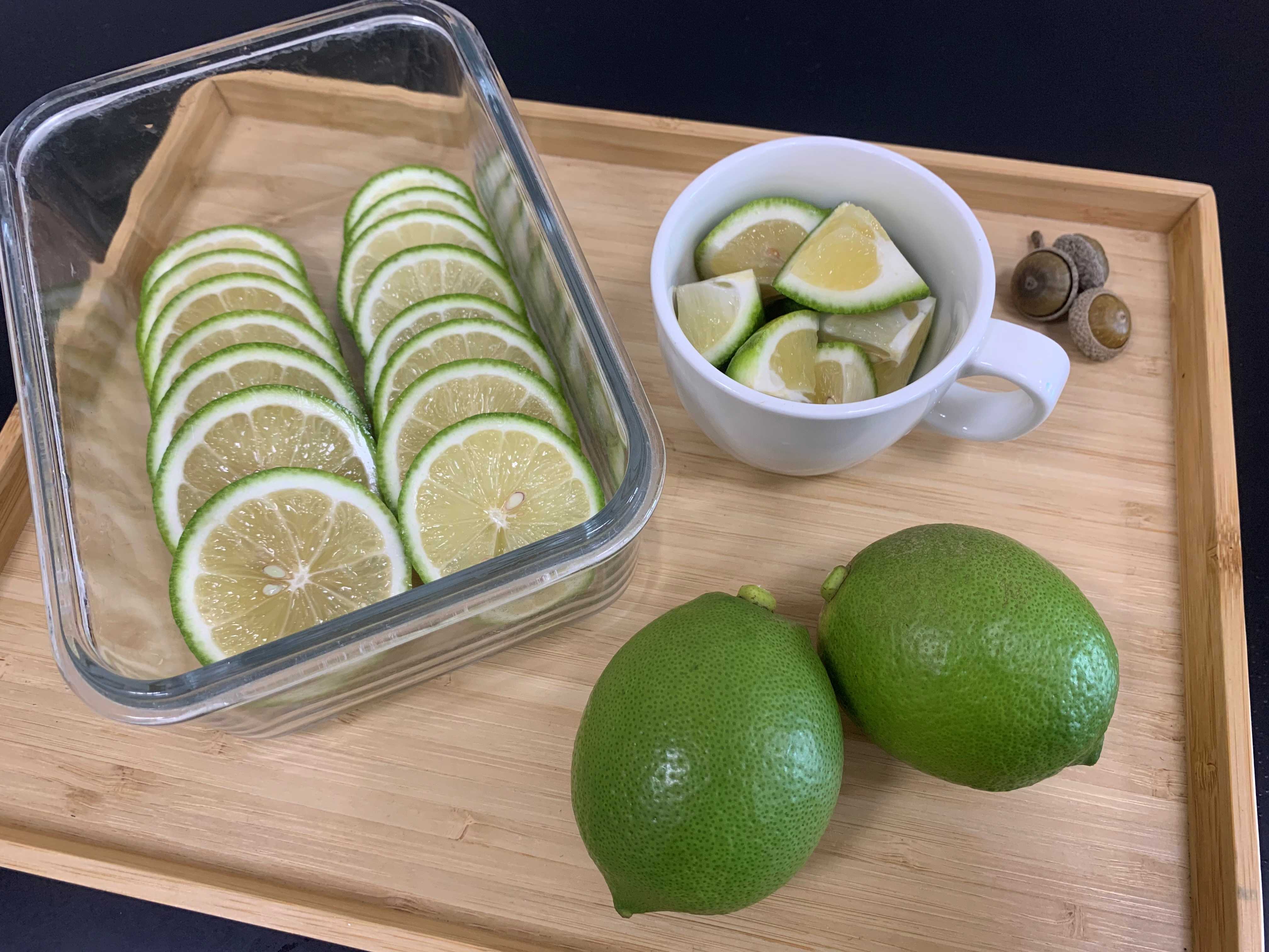 圖3.檸檬切成圓形薄片或塊狀冷凍保存，鎖住盛夏檸檬的風味