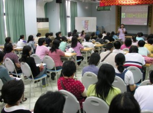 官田鄉農會陳股長秀淑報告〝田媽媽官農美食餐廳〞之創業及營運狀況