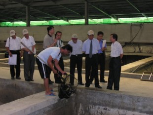 蘇主委視察中華生技股份有限公司的循環水養殖場