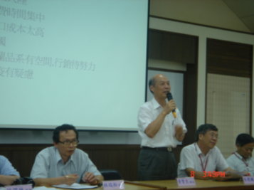 黃賢良場長主持座談會