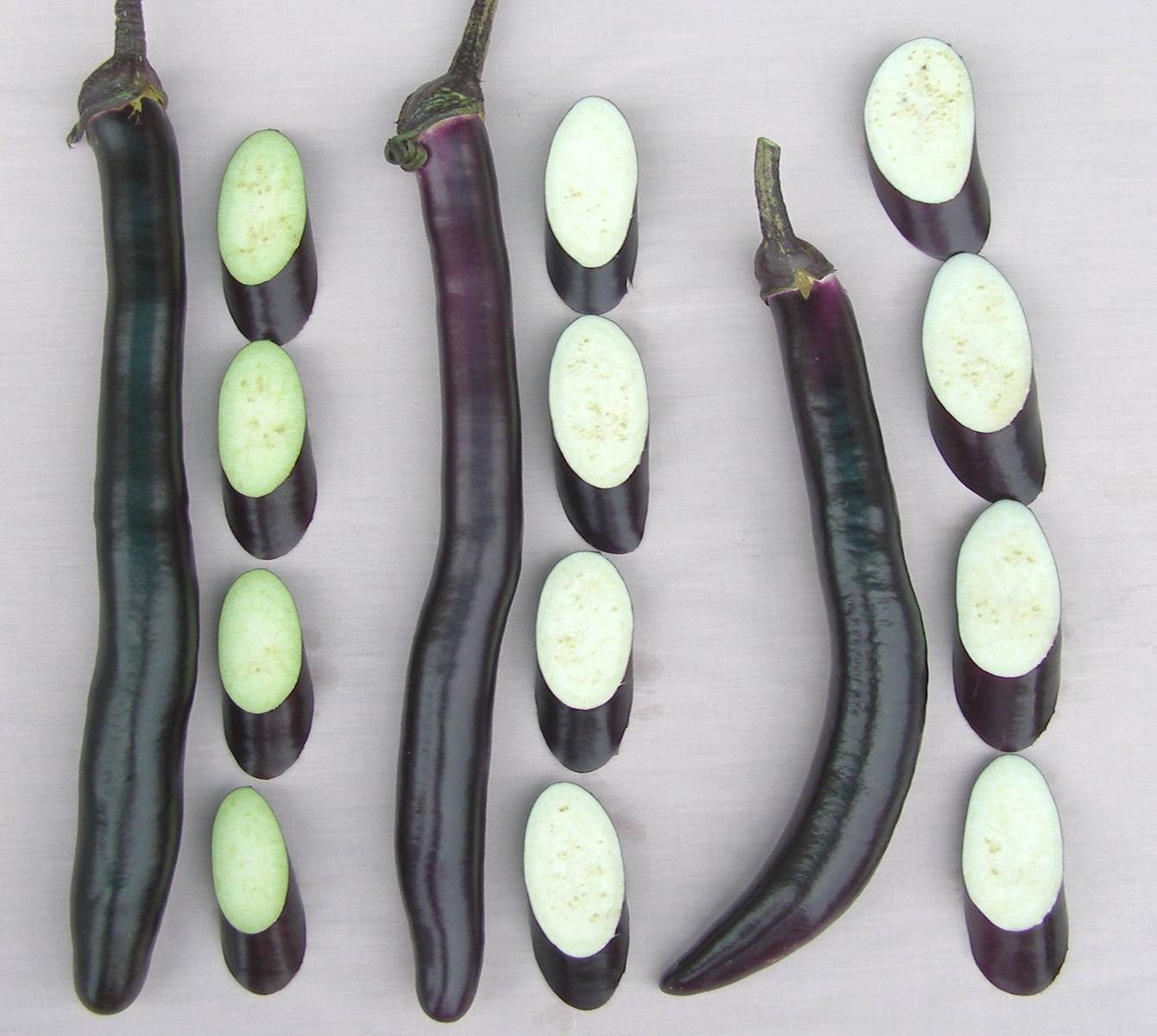 Eggplant varieties (from left to right) “Kaohsiung 3”, “Kaohsiung 2”, and “Ma-Shu long”; Different from the general white-flesh varieties, “Kaohsiung 3” has distinct green flesh.